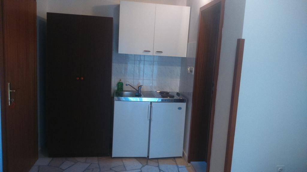 Apartments Plazibat Škrip Habitación foto